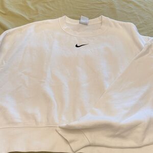Women’s large white Nike sweatshirt- dolman sleeve- perfect condition